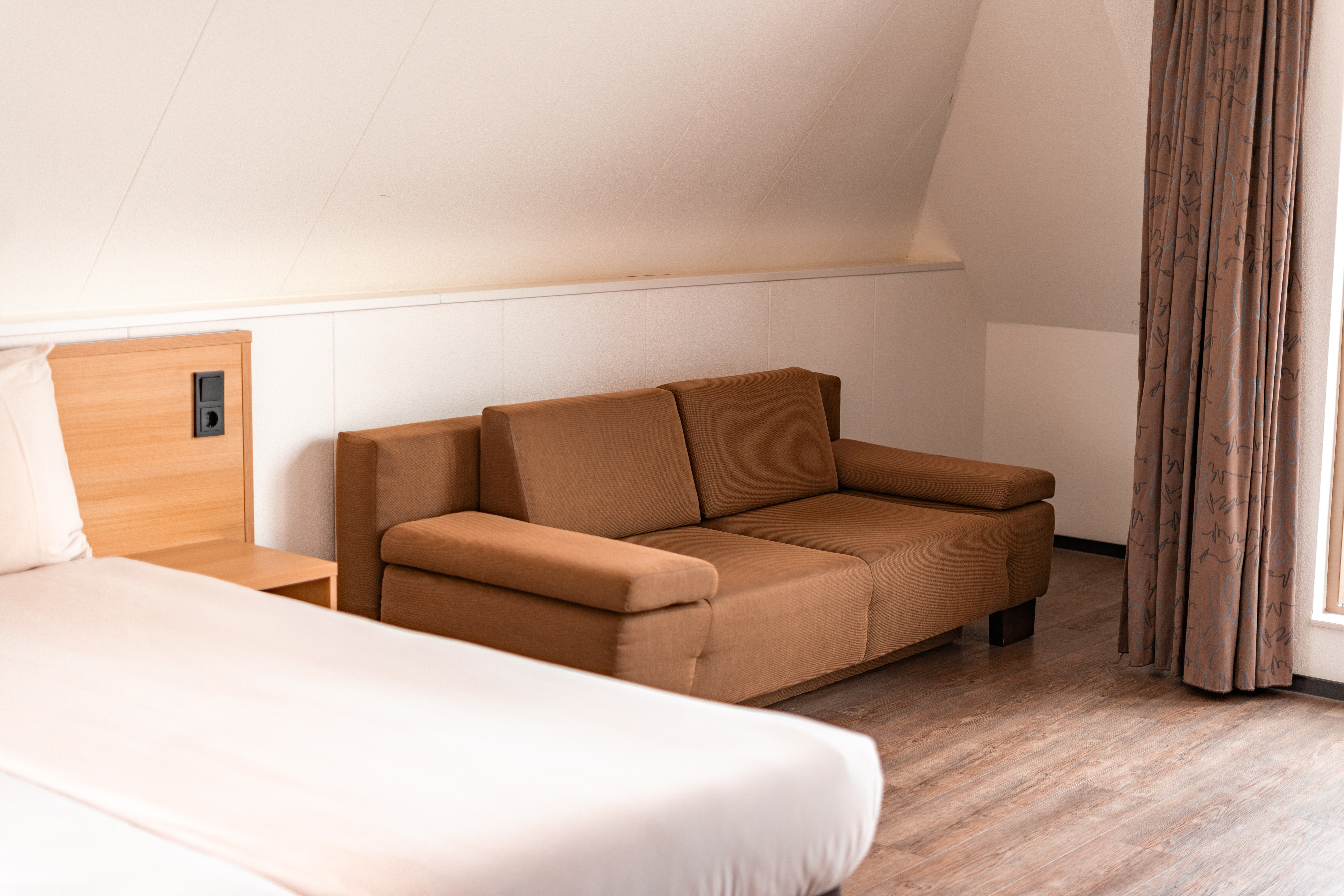 Junior Suite bank